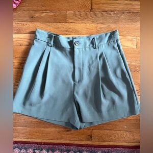 VINCE PLEATED SHORTS